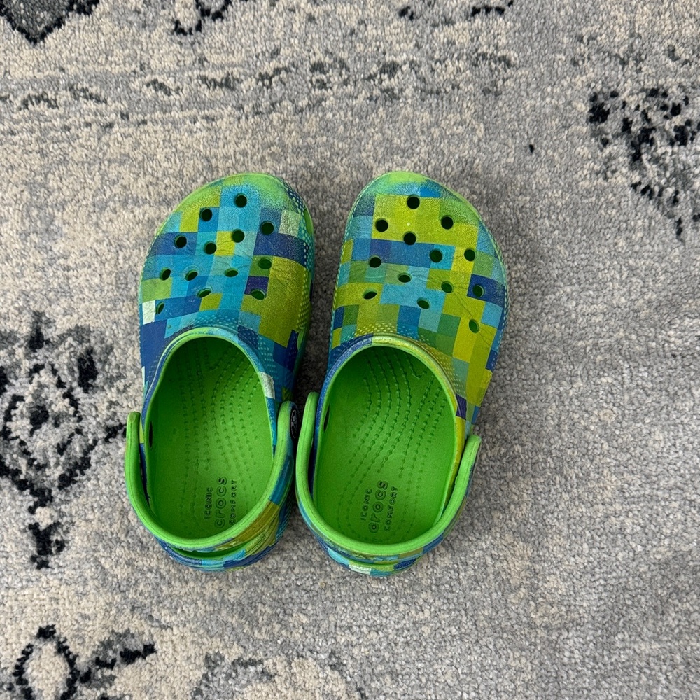 CROCS Kids Water Shoes Green Blue Pixel Pattern